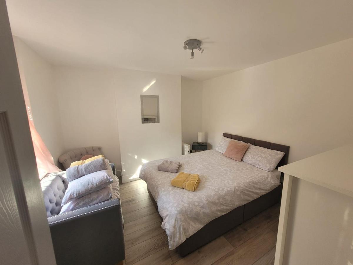 Entire Apartment With Sun Filled Private Garden Маргейт Екстериор снимка