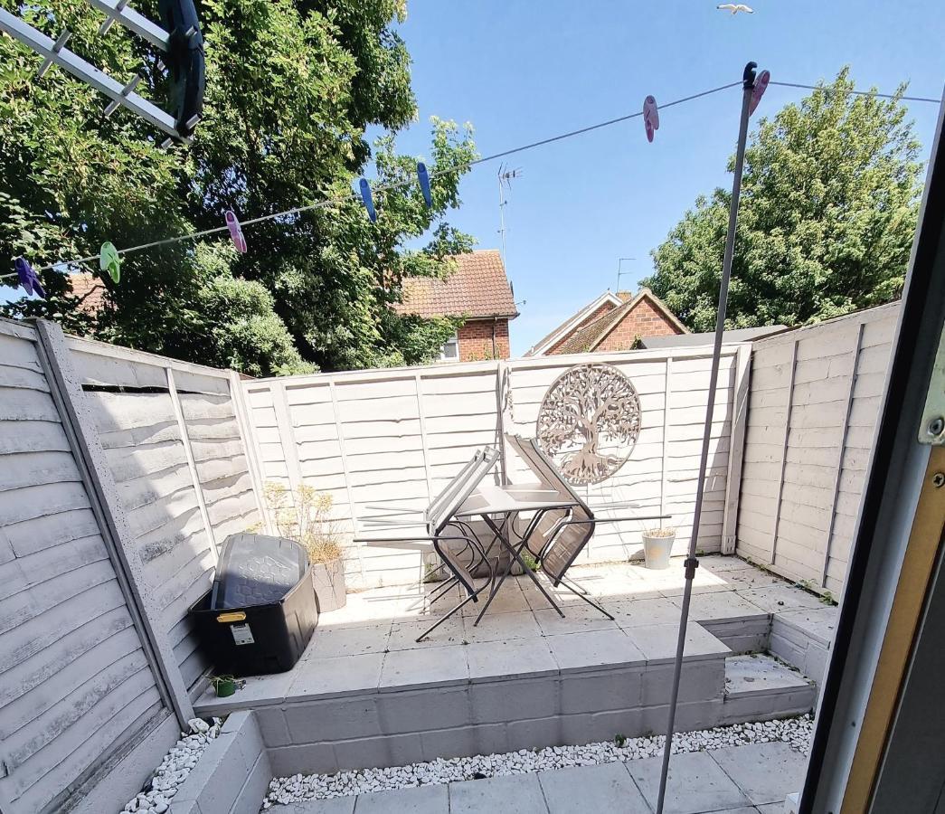Entire Apartment With Sun Filled Private Garden Маргейт Екстериор снимка